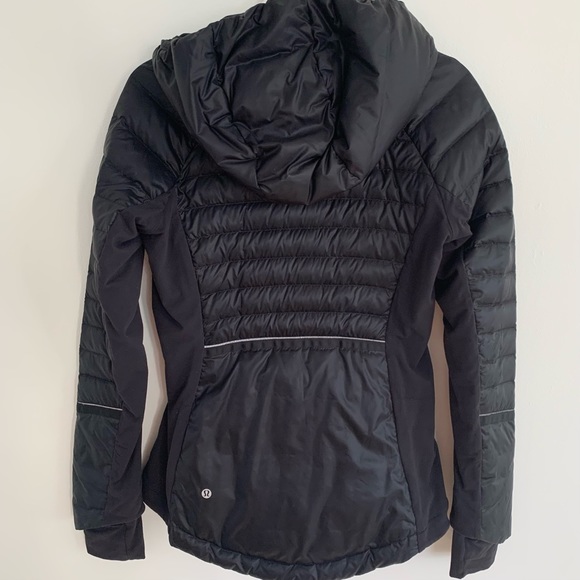 (SOLD) LULULEMON Lightweight Puffer - Size 6 - Picture 2 of 3